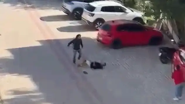 Belediye işçisi annesinin erkek arkadaşını 22 bıçak darbesiyle öldürdü