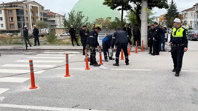Belediye yol yaptı, arsa sahibi çit çekti!