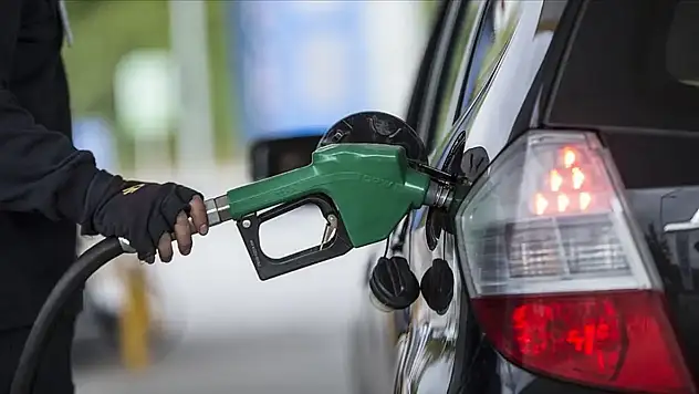 Benzin ve motorin zammı iptal edildi