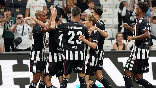 Beşiktaş, St. Patrick's'i 3-2 yendi!