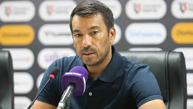 Beşiktaş Teknik Direktörü Van Bronckhorst: Önemli olan kazanmaktı