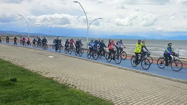 Beyşehir Gölü'nde kuraklık için pedal çevirdiler