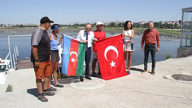 Beyşehir Gölü'ndeki kuraklığa dikkat çekmek için kürek çektiler!