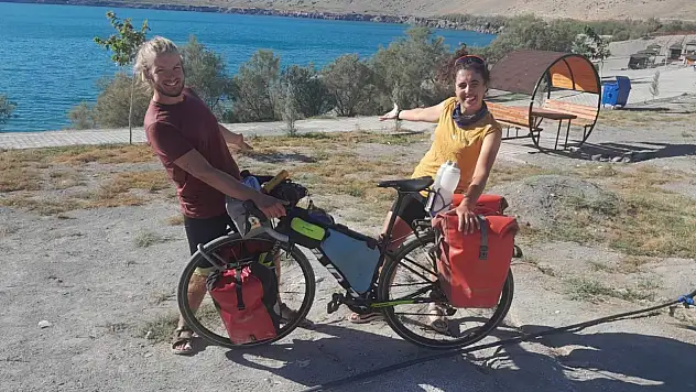 Binlerce kilometreyi bisikletle gezen Fransız çift Konya'ya vardı!