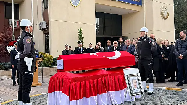 Bir döneme damga vuran 'Süper Vali' Ünal Erkan son yolculuğuna uğurlanıyor