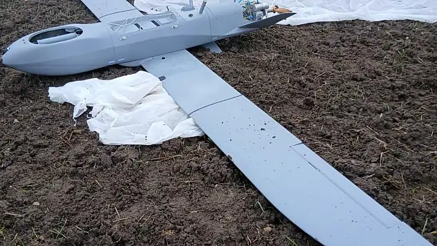 Bir İHA daha düştü: Vatandaşların bulduğu drone güvenlik güçlerine teslim edildi