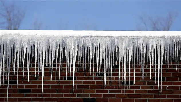 Bir milyondan fazla kişi elektriksiz kaldı