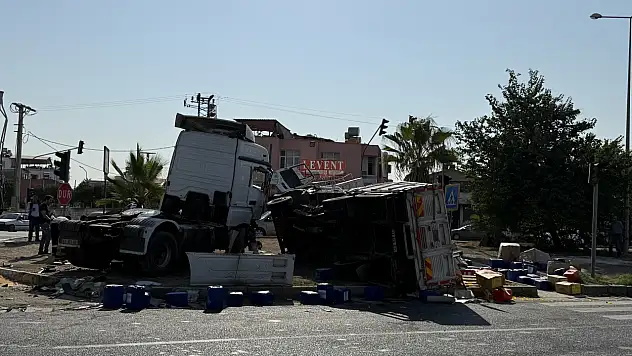 Biri kimyasal yüklü 3 TIR zincirleme kaza yaptı: 2 yaralı