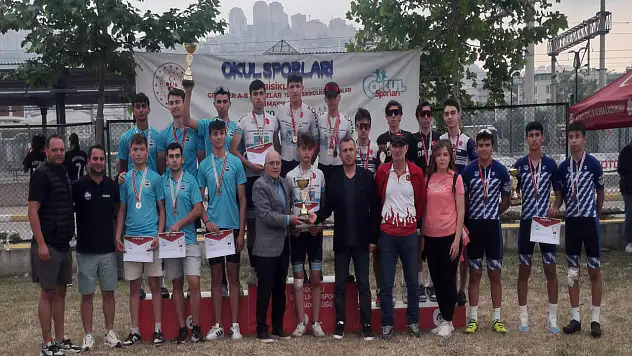 Bisikletçilerimizden okul sporlarında büyük başarı