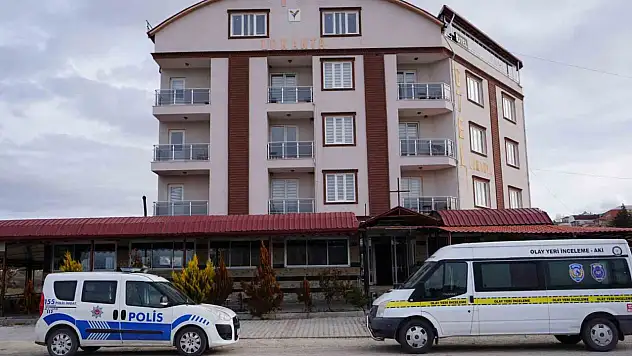 Boşandığı eşini önce vurdu, sonra bıçaklayarak öldürdü