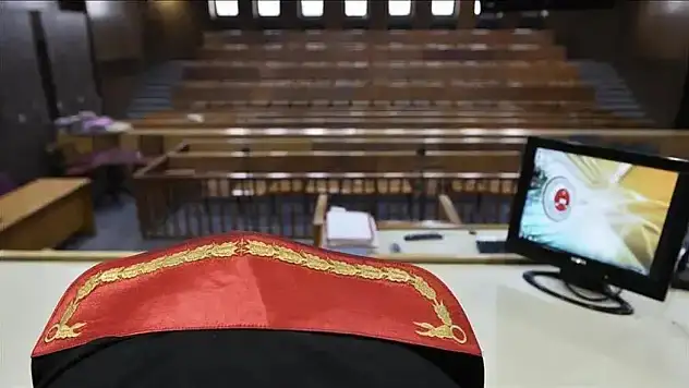 Boşandığı eşiyle aynı evde yaşayanlara kötü haber: Yargıtay noktayı koydu
