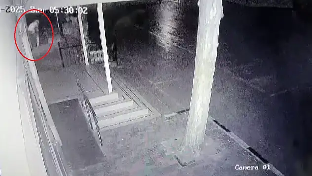 Bu kadarı da pes dedirtti:  Atatürk büstünü çaldılar!