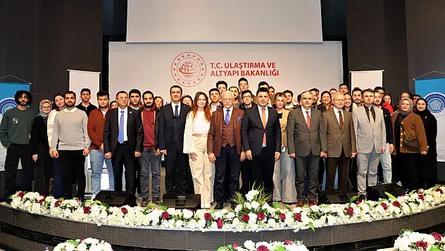 Boyraz, NEÜ'de  öğrencilerle buluştu