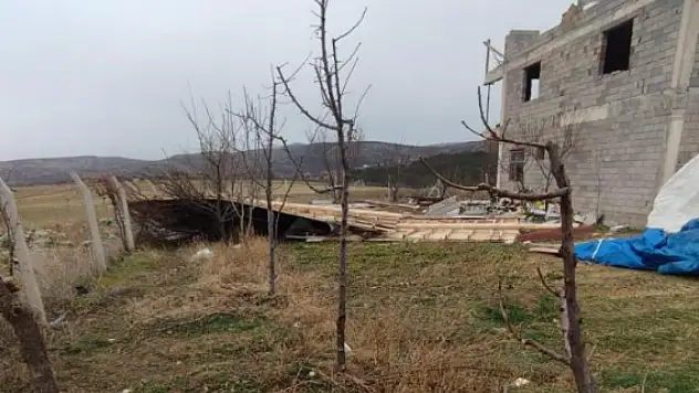 Bozkır'da şiddetli fırtına hayatı olumsuz etkiledi!
