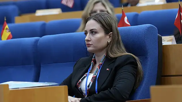 Büşra Özdemir kimdir? Nereli? Büşra Özdemir Antalya Büyükşehir Belediye Başkan Vekili mi? Büşra Özdemir hangi partiden?