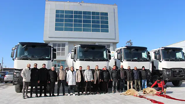 Buyruk Grup'tan Ünal Korkmaz Hazır Beton filosuna 7 yeni Renault Trucks!