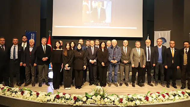 Büyükelçi Egemen Bağış,Konya'da Türk dış politikasını değerlendirdi