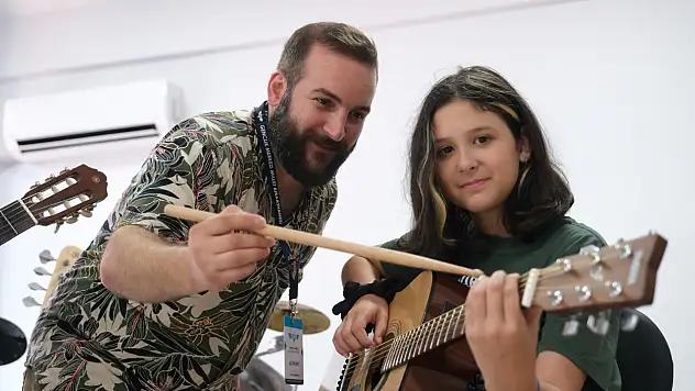 Büyükşehir'in merkezleri gençliğe değer katıyor