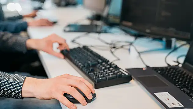 Çalışma hayatında kritik değişiklik: Sözleşmeli personel de kapsama alındı!