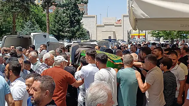 Camide boğazı kesilerek öldürülen şahıs son yolculuğuna uğurlandı