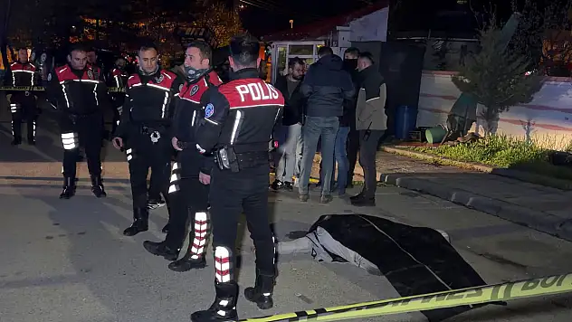 Camii önündeki sır ölüm ekipleri harekete geçirdi
