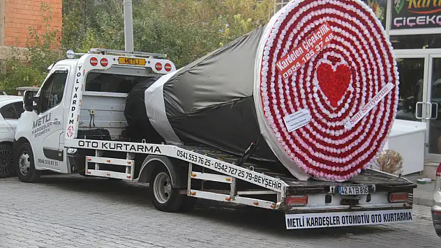 Çekici değil, adeta çiçek bahçesi! Konya'daki dev buket görünleri şaşırttı