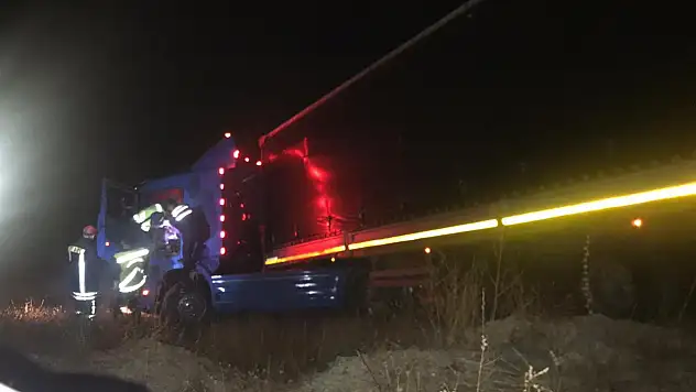 Çeltik tarlasına devrilen TIR'ın şoförü hayatını kaybetti