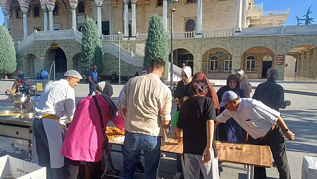 Cevdet Yıldız anısına lokma dağıtıldı