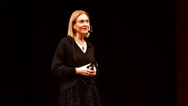 Ceyda Düvenci kaç yaşında? Ceyda Düvenci kaç kez evlendi? Ceyda Düvenci eşleri kimler? Evliliklerini kimlerle yaptı? Ceyda Düvenci kimdir?