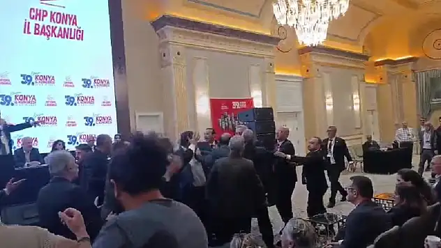 CHP Konya Kongresi'nde ortalık karıştı: Destekçiler arasında gerginlik yaşandı!