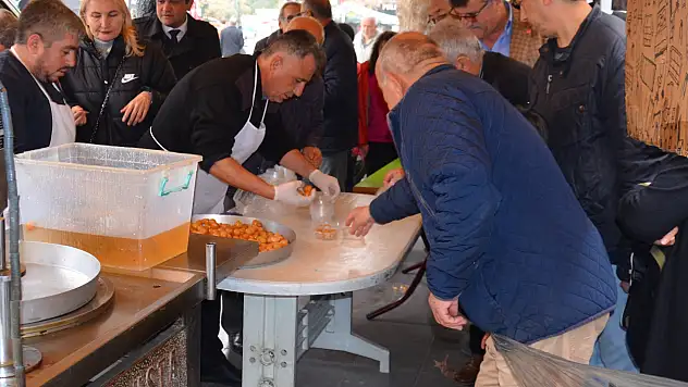 CHP Meram, 10 Kasım'da Lokma dağıttı