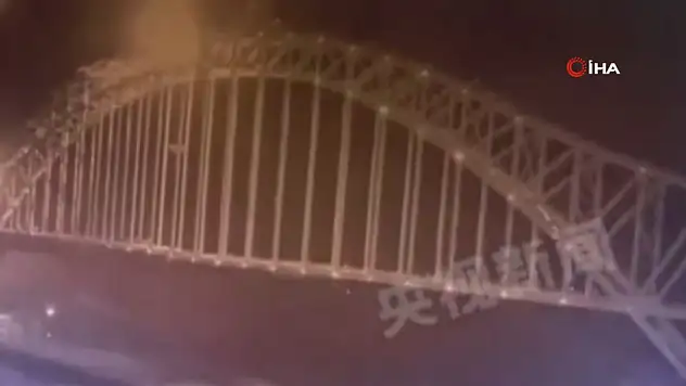Çin'de köprü faciası: 12 ölü, 4 kayıp