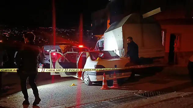 Çocuğunu almaya gitti, silahla vuruldu!