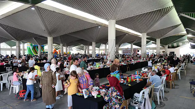 Çocuklar hem eğlendi hem öğrendi: Melikşah'ta oyuncak pazarı rüzgarı