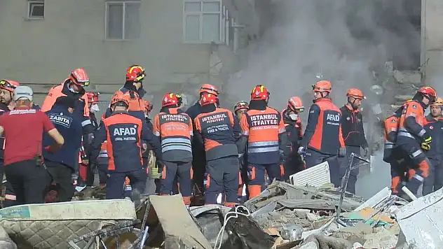 Çöken bina 5 kişiye mezar oldu!