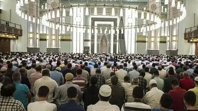 Cuma Namazının Manevi Önemi ve Toplumsal Etkisi