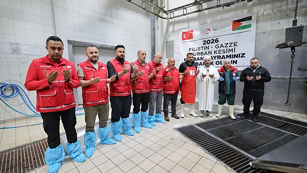 Cumhurbaşkanı Erdoğan'ın vekalet kurbanı Konya'daki modern kombinada kesildi