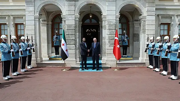 Cumhurbaşkanı Erdoğan, Suriye Cumhurbaşkanı Şara ile Dolmabahçe'de Bir Araya Geldi