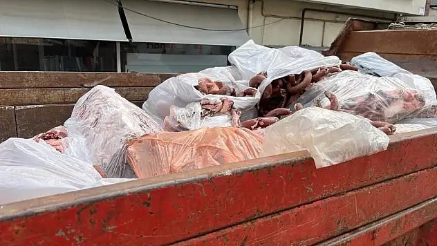 Dana sucuğunda domuz eti çıktı! 2,6 ton sucuk imha edildi