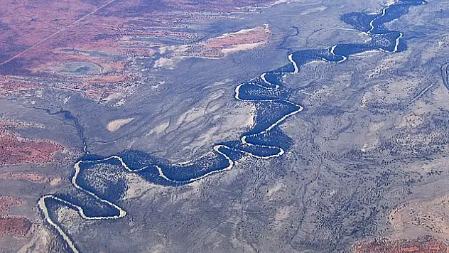 Darling Nehri hangi ülke sınırları içinde yer alır? Darling Nehri'nin karşılaştığı tehditler nelerdir?