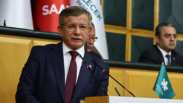 Davutoğlu, 'O gece şehit düşmüş 251 kahramana olan borcumuzdur' diyerek yanıt bekledi!