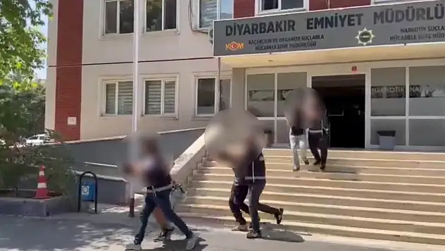 Dehşetin eşiğinden dönüldü! El bombasıyla yakalandılar