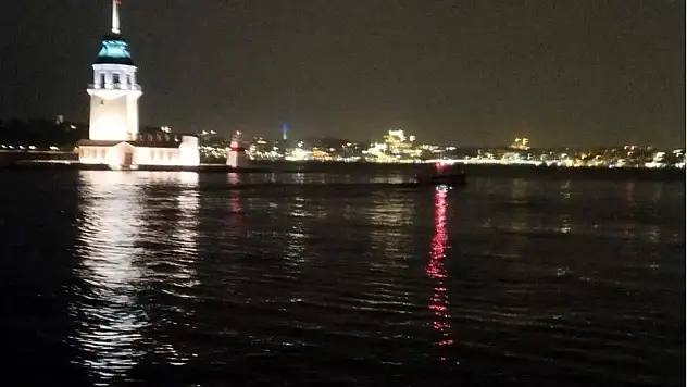 Denize atladı, yüzerek gözden kayboldu