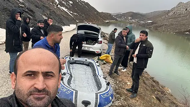 Denizi olmayan Konya'da karayolundan botla geçip köylerine gittiler
