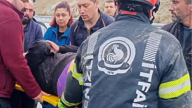 Denizli'de sağanak yağış kazaya neden oldu: Otomobil takla attı, 2 yaralı