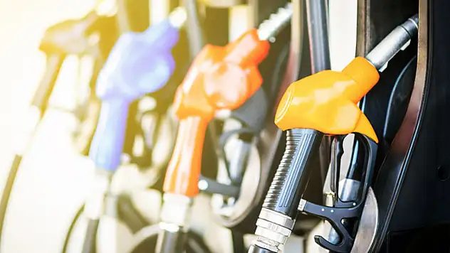 Depoları doldurmayın, salıyı bekleyin! Akaryakıta indirim yolda