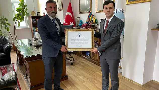 Derbent Kaymakamı'na fahri hemşehrilik beratı verildi