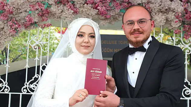 Derya Ve Hüseyin Dünya Evine Girdi