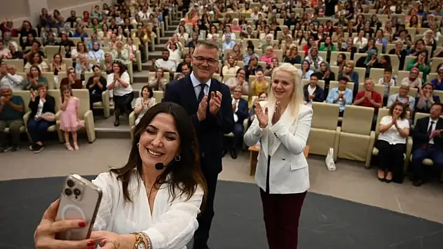 Dilek Cesur, Seydişehir'de kitapseverlerle buluştu