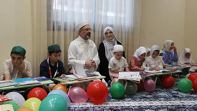 Diyanet İşleri Başkanlığı'ndan Kabe'ye evlatlarını yanında getiren ailelere kreş imkanı